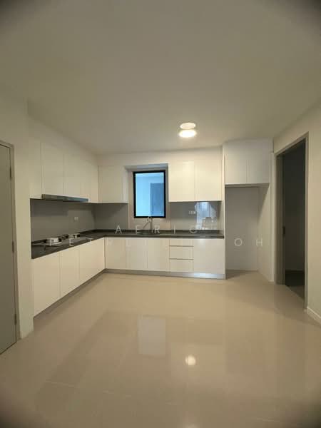 Service Residence for Sale at Sapphire Paradigm - Aeric Petrelli Goh - Kitchen - PropertyGuru.com.my