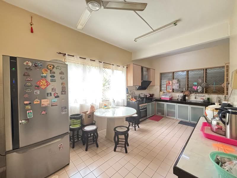 Rumah Teres 2 Tingkat untuk Dijual di Seksyen 8 (Shah Alam) - Ali Idris - Kitchen - PropertyGuru.com.my