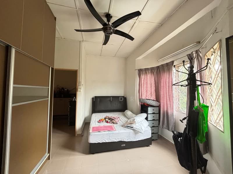Rumah Teres 2 Tingkat untuk Dijual di Seksyen 8 (Shah Alam) - Ali Idris - Bedroom - PropertyGuru.com.my