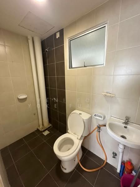 Apartment for Sale at De Bayu - Veni Foo Yoke Fuang - Bathroom - PropertyGuru.com.my