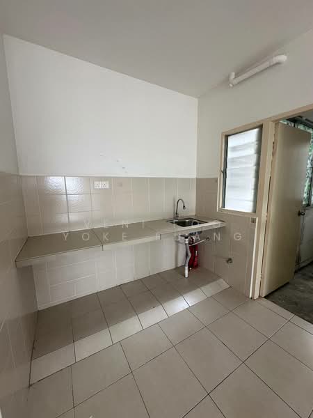 Apartment for Sale at De Bayu - Veni Foo Yoke Fuang - Kitchen - PropertyGuru.com.my