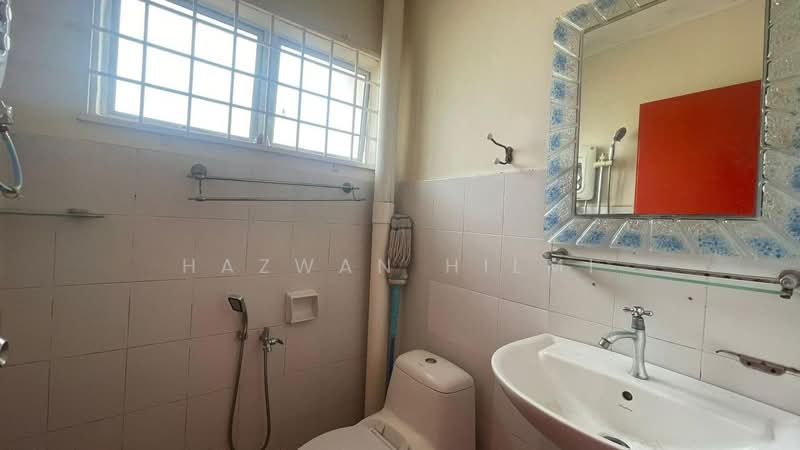 Rumah Teres 2 Tingkat untuk Dijual di Taman Lestari Putra (Seri Kembangan) - Hazwan Hilmi - Bathroom - PropertyGuru.com.my