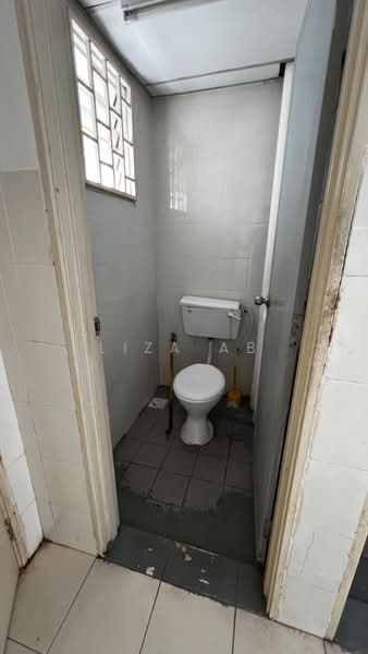 Apartment for Rent at Pangsapuri Sentosa - Liza AB - Bathroom - PropertyGuru.com.my