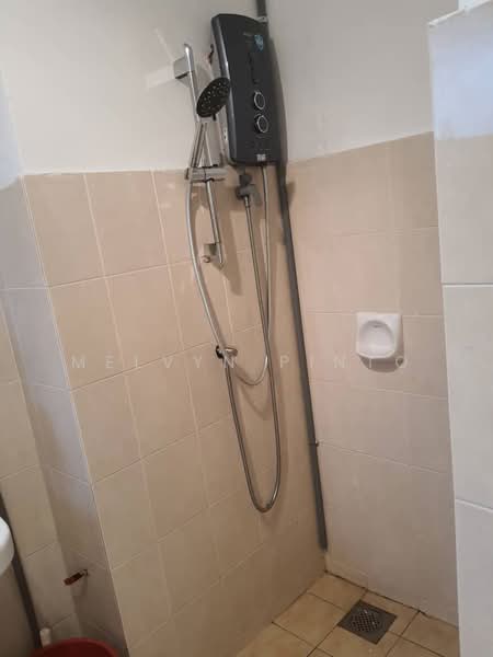 Kondominium untuk Dijual di Changkat View - Melvyn Pinto - Bathroom - PropertyGuru.com.my
