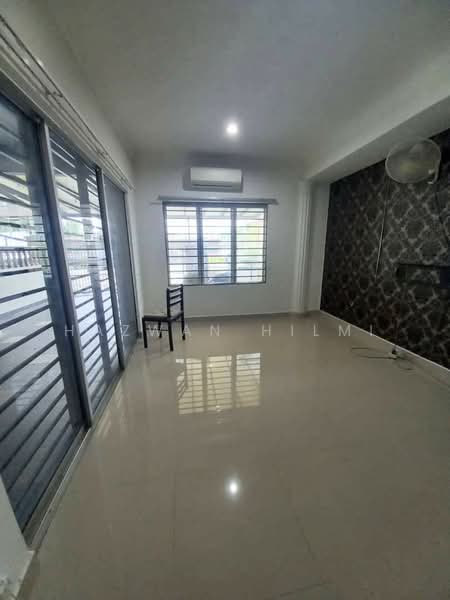 Rumah Teres 2 Tingkat untuk Dijual di Taman Kajang Utama (Kajang) - Hazwan Hilmi - Living Room - PropertyGuru.com.my