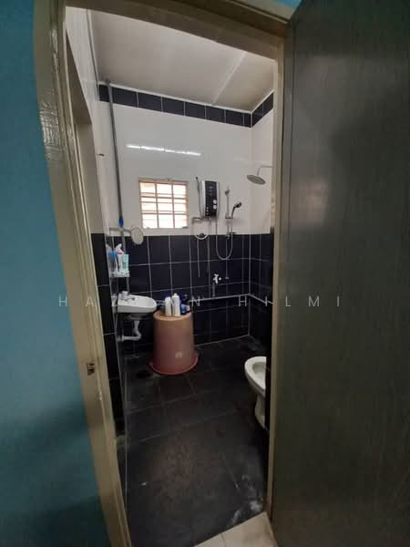 Rumah Teres 2 Tingkat untuk Dijual di Taman Kajang Utama (Kajang) - Hazwan Hilmi - Bathroom - PropertyGuru.com.my