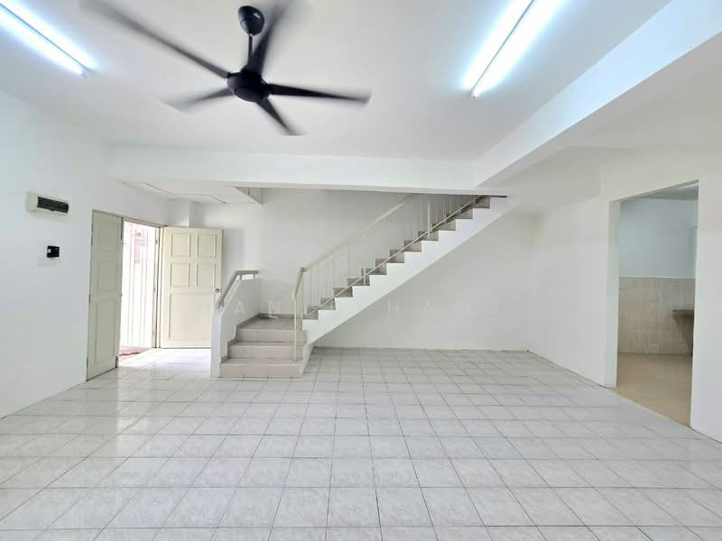 Rumah Teres untuk Dijual di Bandar Mahkota Cheras (Cheras) - Hanif Hanz - Living Room - PropertyGuru.com.my