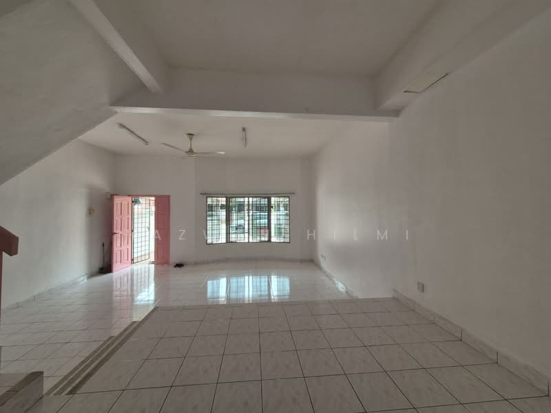 Rumah Teres 2 Tingkat untuk Dijual di Taman Bukit Mewah (Kajang) - Hazwan Hilmi - Living Room - PropertyGuru.com.my