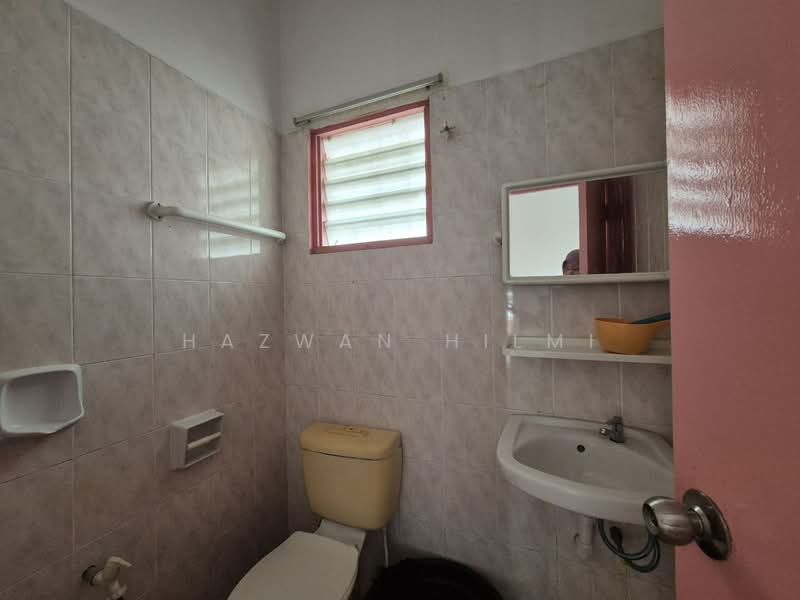 Rumah Teres 2 Tingkat untuk Dijual di Taman Bukit Mewah (Kajang) - Hazwan Hilmi - Bathroom - PropertyGuru.com.my