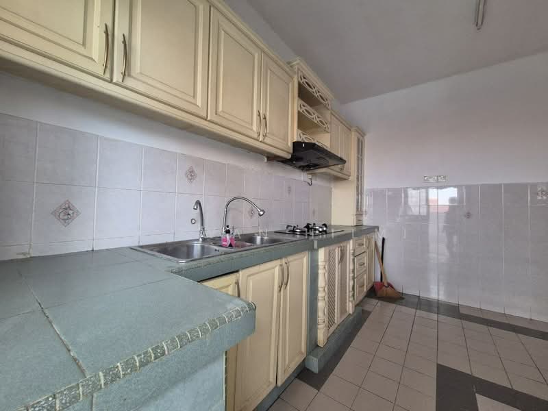 Rumah Teres 2 Tingkat untuk Dijual di Taman Bukit Mewah (Kajang) - Hazwan Hilmi - Kitchen - PropertyGuru.com.my