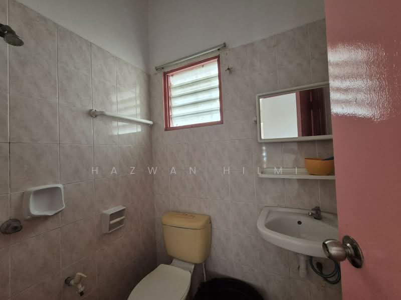 Rumah Teres 2 Tingkat untuk Dijual di Taman Bukit Mewah (Kajang) - Hazwan Hilmi - Bathroom - PropertyGuru.com.my