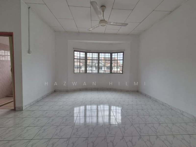 Rumah Teres 2 Tingkat untuk Dijual di Taman Bukit Mewah (Kajang) - Hazwan Hilmi - Living Room - PropertyGuru.com.my