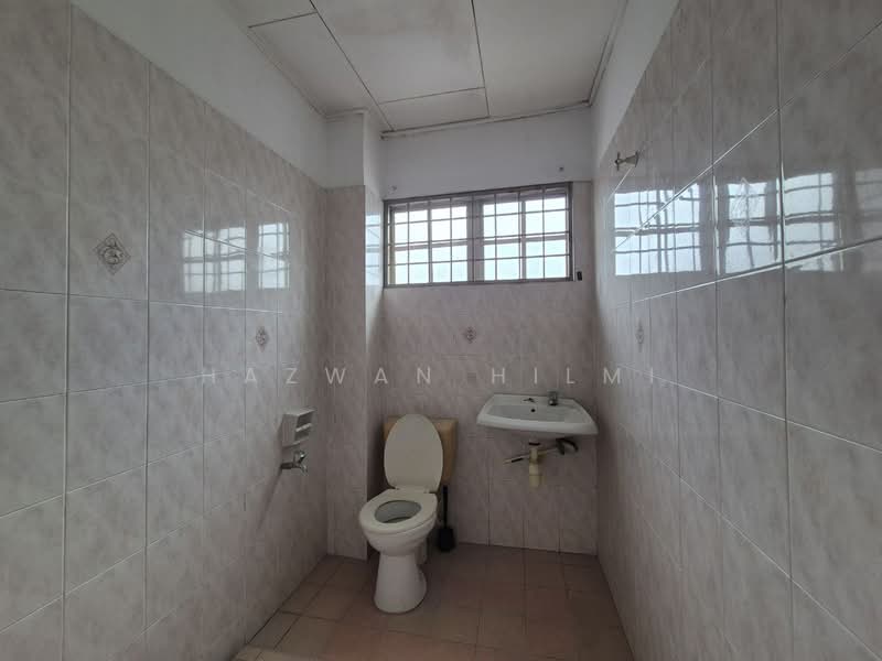 Rumah Teres 2 Tingkat untuk Dijual di Taman Bukit Mewah (Kajang) - Hazwan Hilmi - Bathroom - PropertyGuru.com.my