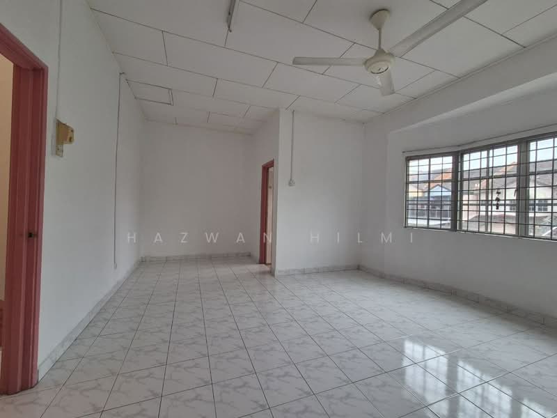 Rumah Teres 2 Tingkat untuk Dijual di Taman Bukit Mewah (Kajang) - Hazwan Hilmi - Living Room - PropertyGuru.com.my