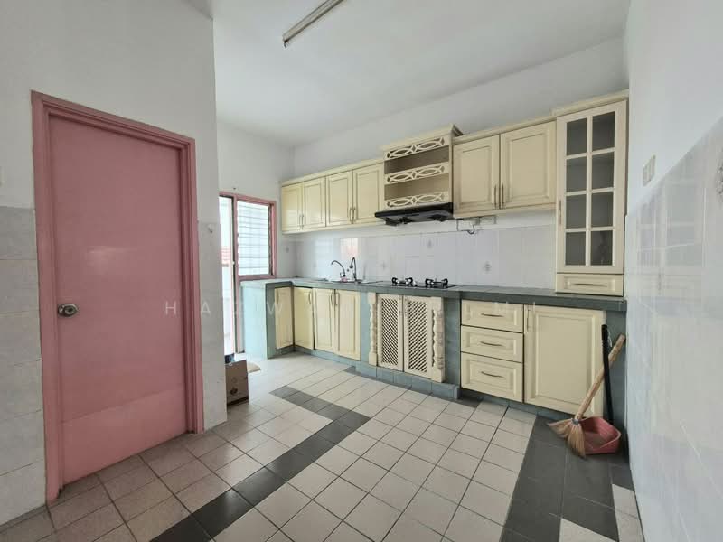 Rumah Teres 2 Tingkat untuk Dijual di Taman Bukit Mewah (Kajang) - Hazwan Hilmi - Kitchen - PropertyGuru.com.my