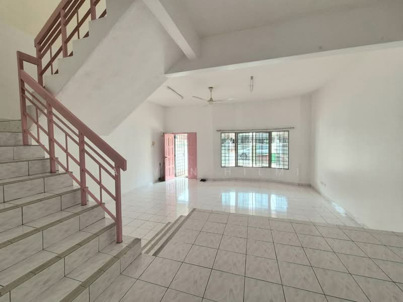 Rumah Teres 2 Tingkat untuk Dijual di Taman Bukit Mewah (Kajang) - Hazwan Hilmi - Living Room - PropertyGuru.com.my