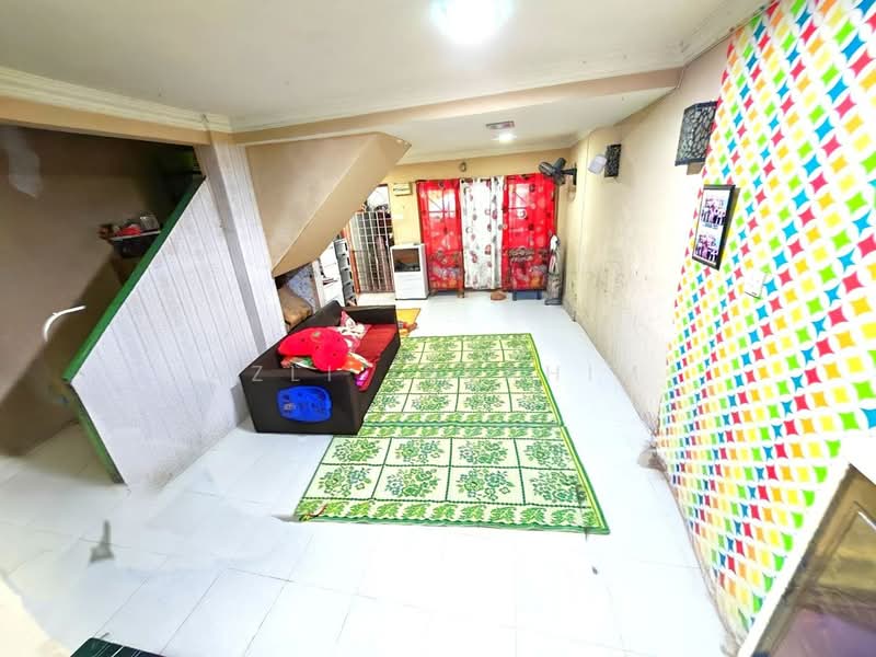 Rumah Teres 2 Tingkat untuk Dijual di Taman Koperasi Cuepacs (Cheras) - Azli Ibrahim - Living Room - PropertyGuru.com.my