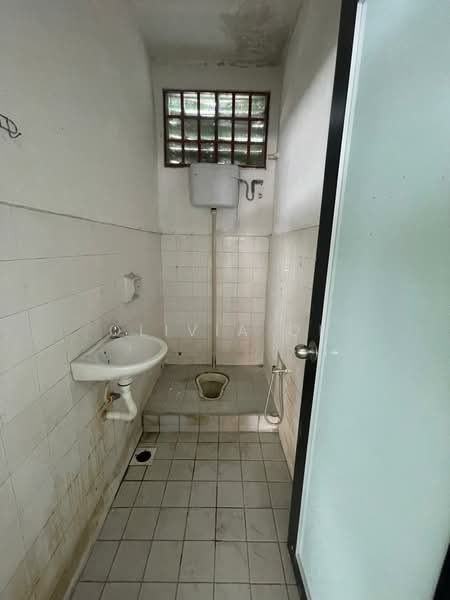 Factory for Rent in Nilai (Negeri Sembilan) - OLIVIA OH - Bathroom - PropertyGuru.com.my