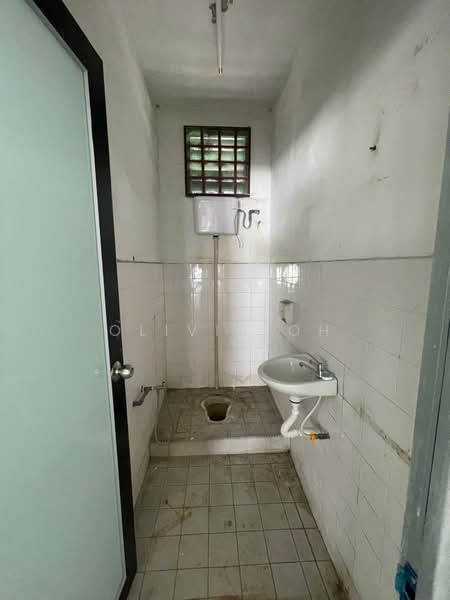 Factory for Rent in Nilai (Negeri Sembilan) - OLIVIA OH - Bathroom - PropertyGuru.com.my