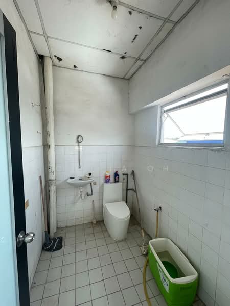 Factory for Rent in Nilai (Negeri Sembilan) - OLIVIA OH - Bathroom - PropertyGuru.com.my