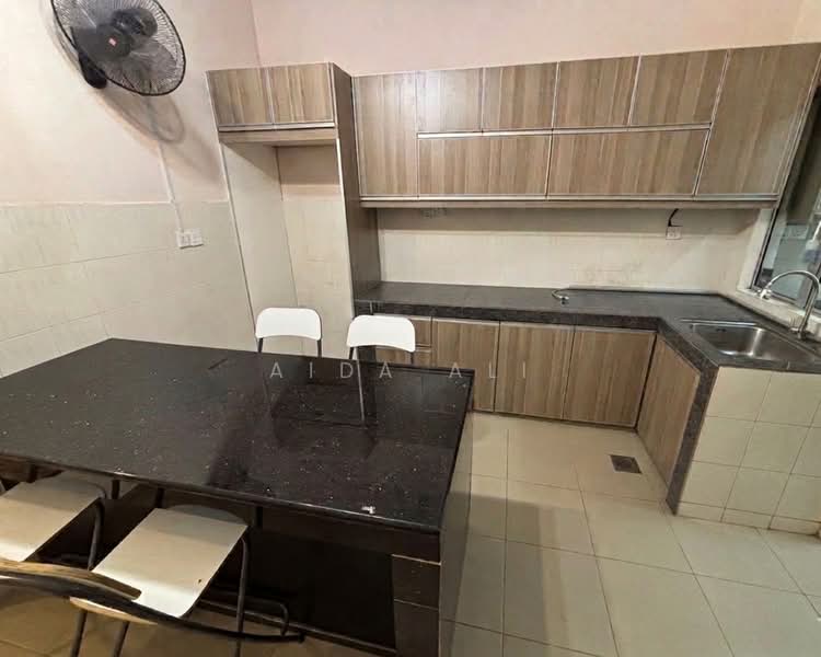 Rumah Teres 2 Tingkat untuk Disewa di Setia Alam (Selangor) - Aida Ali - Kitchen - PropertyGuru.com.my