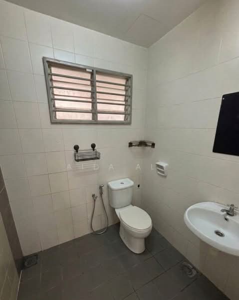 Rumah Teres 2 Tingkat untuk Disewa di Setia Alam (Selangor) - Aida Ali - Bathroom - PropertyGuru.com.my
