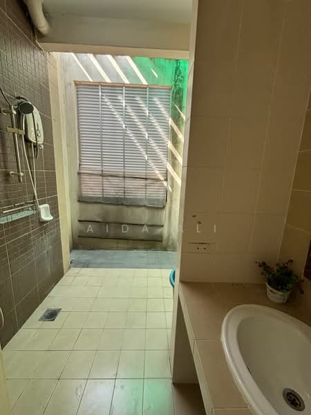 Rumah Teres 2 Tingkat untuk Disewa di Setia Alam (Selangor) - Aida Ali - Bathroom - PropertyGuru.com.my