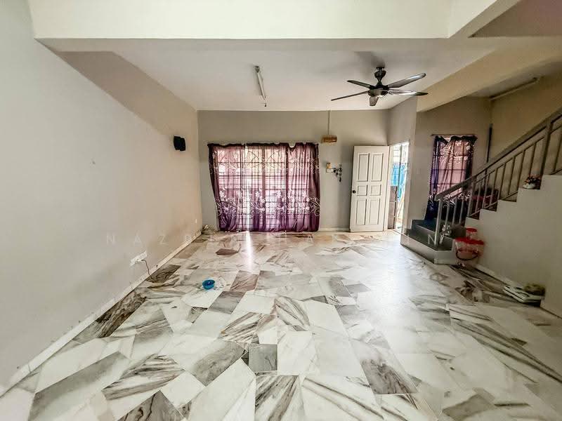 2-storey Terraced House for Sale in Puncak Alam (Selangor) - Nazrin Hakimin - Living Room - PropertyGuru.com.my