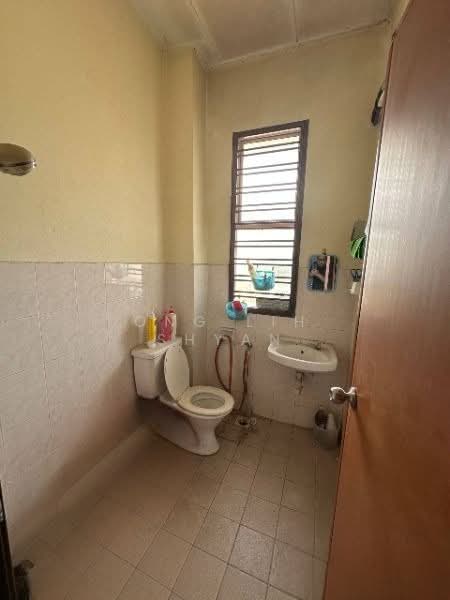 Rumah Teres 2 Tingkat untuk Dijual di Bandar Putra (Kulai) - Ong Lih Shyan - Bathroom - PropertyGuru.com.my