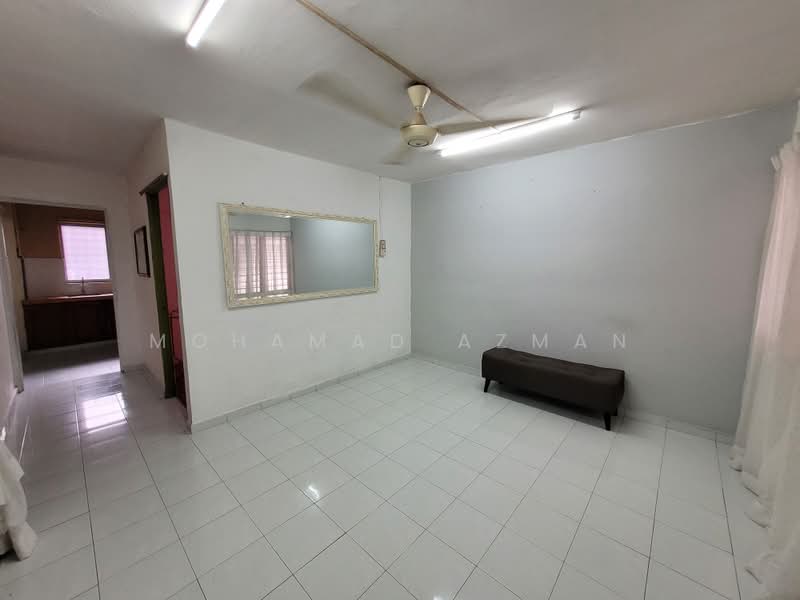 Rumah Flat untuk Disewa di Kondo Rakyat - Mohamad Azman - Living Room - PropertyGuru.com.my