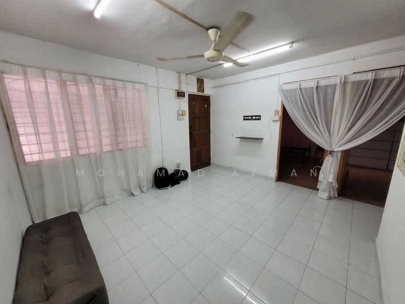 Rumah Flat untuk Disewa di Kondo Rakyat - Mohamad Azman - Living Room - PropertyGuru.com.my