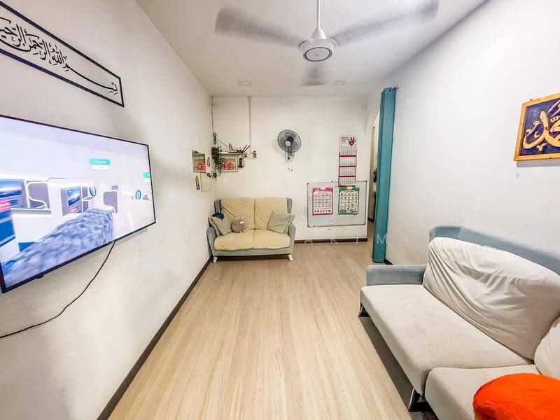 Rumah Teres 2-Tingkat untuk Dijual di Kapar (Selangor) - Nazrin Hakimin - Living Room - PropertyGuru.com.my