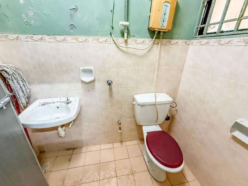 Rumah Teres untuk Dijual di Bandar Puteri Klang (Klang) - Nazrin Hakimin - Bathroom - PropertyGuru.com.my