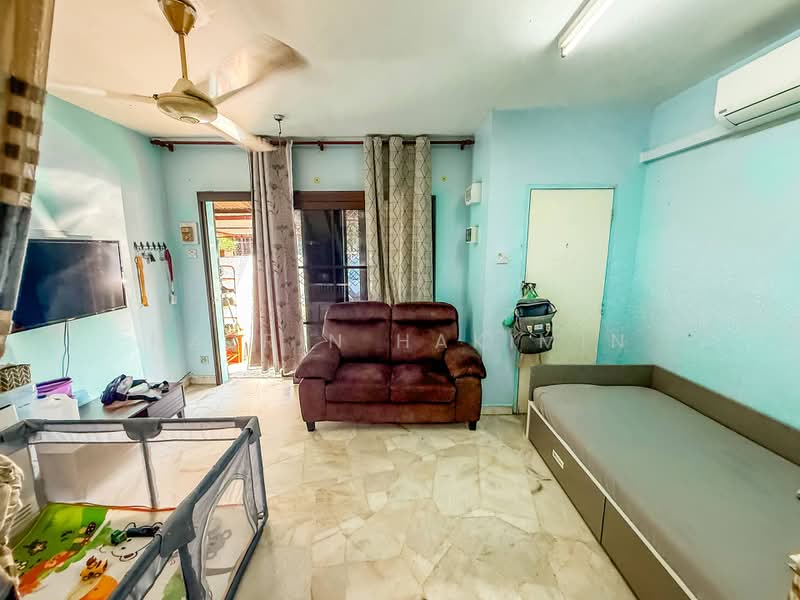 Rumah Teres 2-Tingkat untuk Dijual di Seksyen 18 (Shah Alam) - Nazrin Hakimin - Living Room - PropertyGuru.com.my