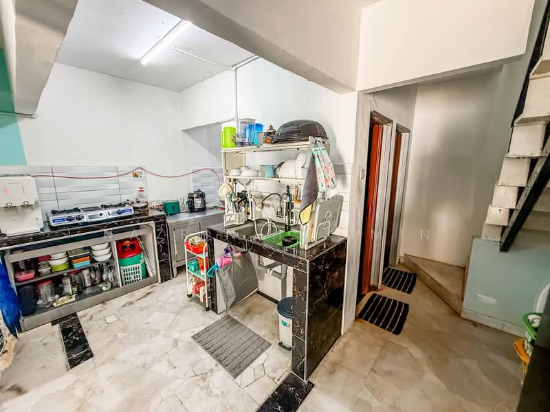 Rumah Teres 2-Tingkat untuk Dijual di Seksyen 18 (Shah Alam) - Nazrin Hakimin - Kitchen - PropertyGuru.com.my