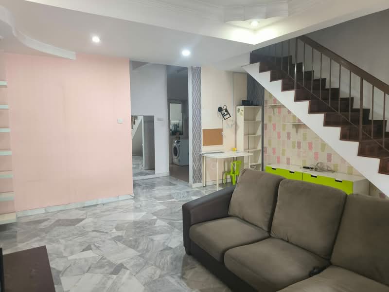 Rumah Teres 2 Tingkat untuk Disewa di Taman Wawasan (Puchong) - Sky Wong - Living Room - PropertyGuru.com.my