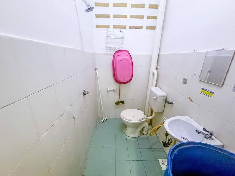 Apartment for Sale at Pangsapuri Angsana - Nazrin Hakimin - Bathroom - PropertyGuru.com.my
