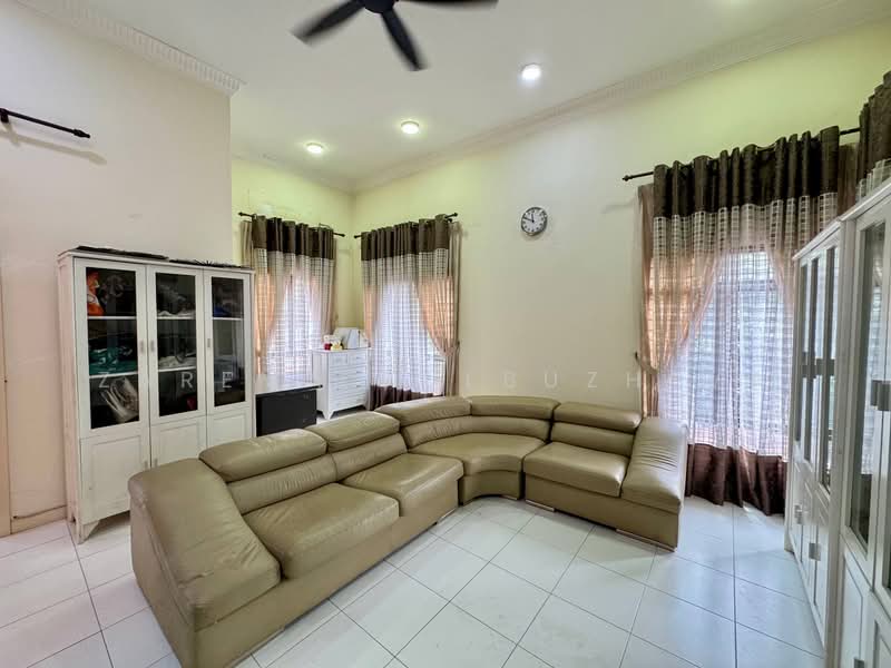 Semi-Detached House for Sale in Glenmarie Cove (Klang) - Zarema Kulbuzheva - Living Room - PropertyGuru.com.my