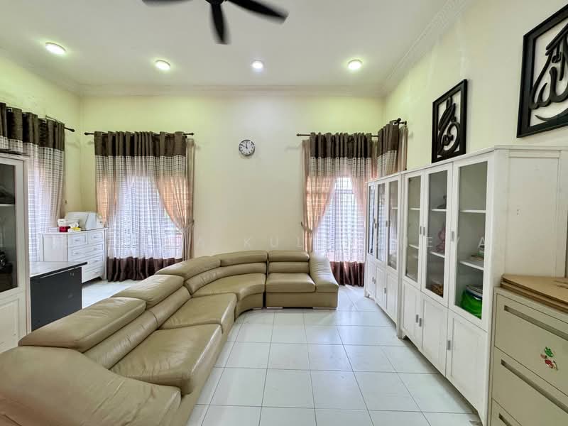 Semi-Detached House for Sale in Glenmarie Cove (Klang) - Zarema Kulbuzheva - Living Room - PropertyGuru.com.my