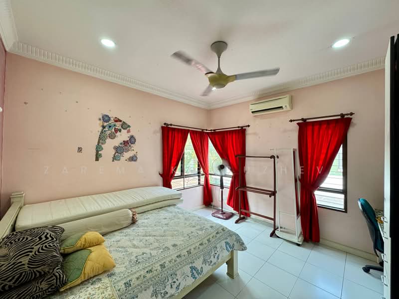 Semi-Detached House for Sale in Glenmarie Cove (Klang) - Zarema Kulbuzheva - Bedroom - PropertyGuru.com.my
