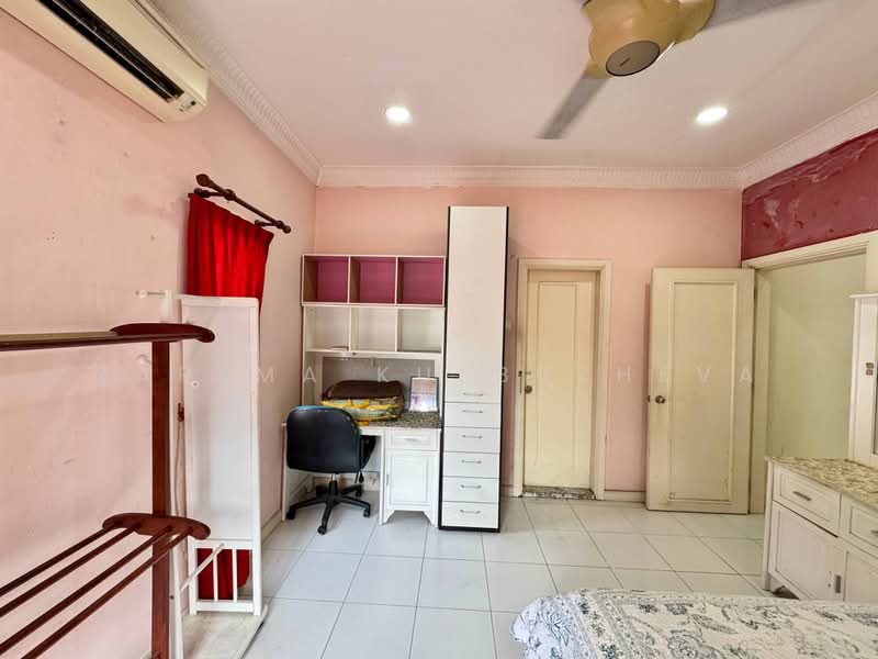 Semi-Detached House for Sale in Glenmarie Cove (Klang) - Zarema Kulbuzheva - Bedroom - PropertyGuru.com.my