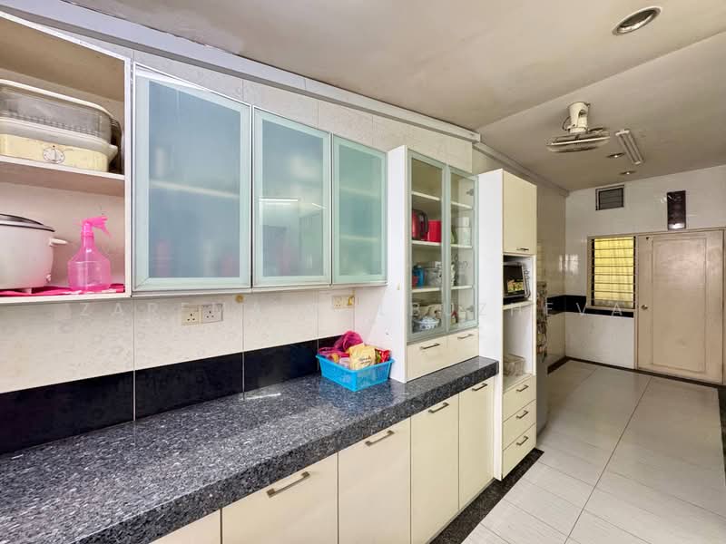 Semi-Detached House for Sale in Glenmarie Cove (Klang) - Zarema Kulbuzheva - Kitchen - PropertyGuru.com.my