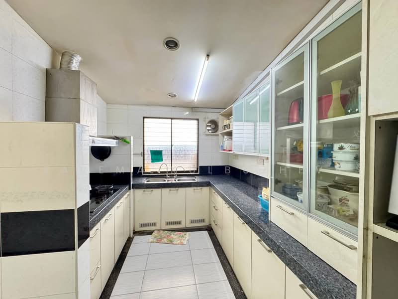 Semi-Detached House for Sale in Glenmarie Cove (Klang) - Zarema Kulbuzheva - Kitchen - PropertyGuru.com.my