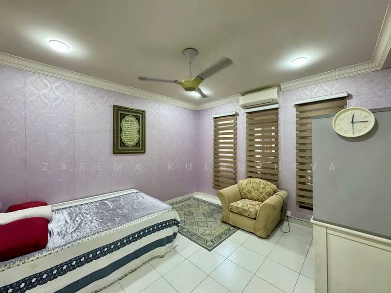 Semi-Detached House for Sale in Glenmarie Cove (Klang) - Zarema Kulbuzheva - Bedroom - PropertyGuru.com.my