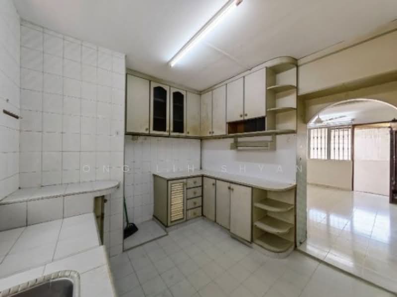 Flat for Sale at Flat Taman Ungku Tun Aminah - Ong Lih Shyan - Kitchen - PropertyGuru.com.my