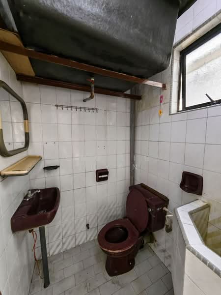 Flat for Sale at Flat Taman Ungku Tun Aminah - Ong Lih Shyan - Bathroom - PropertyGuru.com.my
