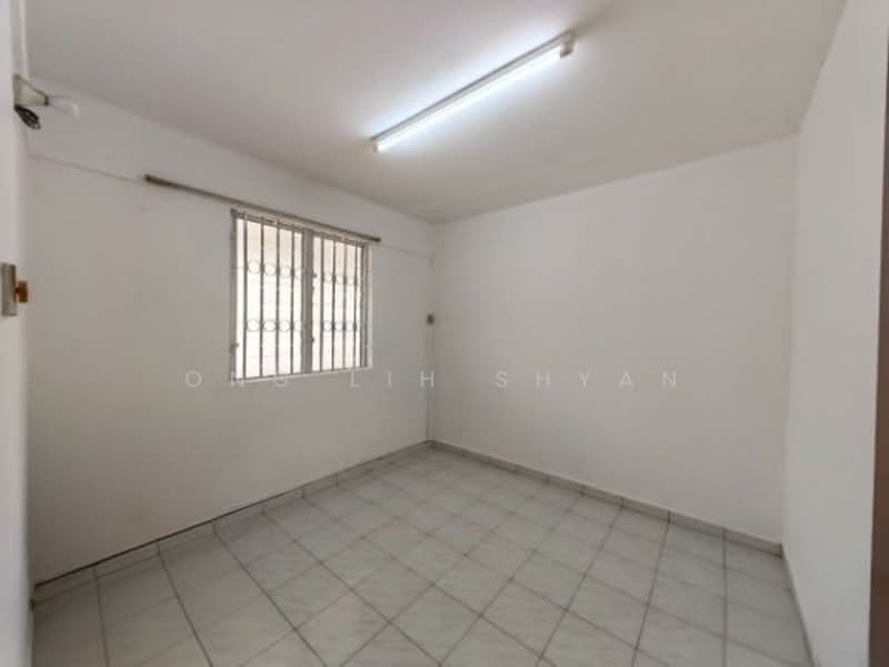 Flat for Sale at Flat Taman Ungku Tun Aminah - Ong Lih Shyan - Interior - PropertyGuru.com.my