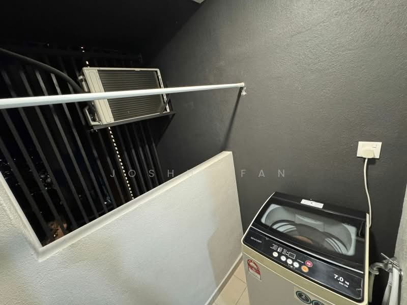 Servis Apartment untuk Disewa di Emerald 9 - Joshua Fan - Balcony - PropertyGuru.com.my