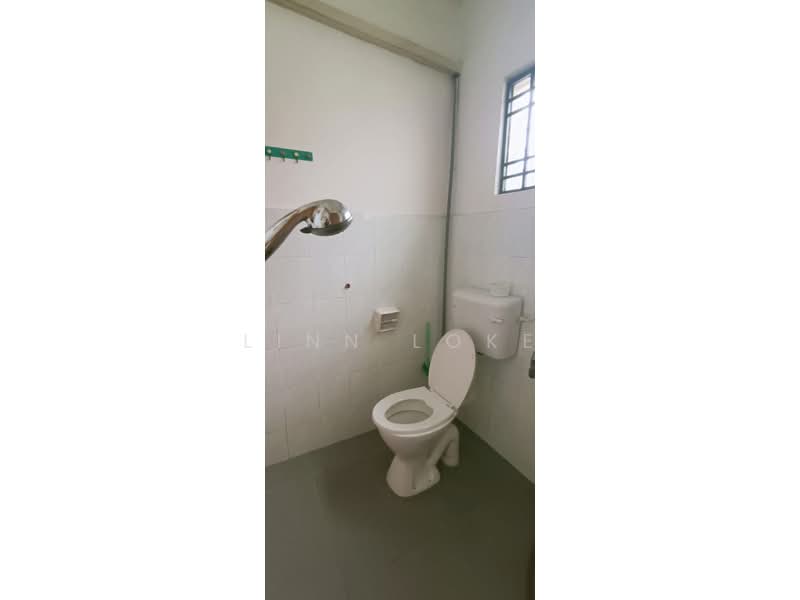 Rumah Teres 2 Tingkat untuk Dijual di Taman Sri Saujana (Kota Tinggi) - Linn Loke - Bathroom - PropertyGuru.com.my