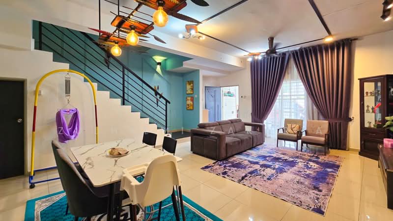 2-storey Terraced House for Sale in Bukit Rahman Putra (Sungai Buloh) - Zulhilmi Zakaria - Living Room - PropertyGuru.com.my